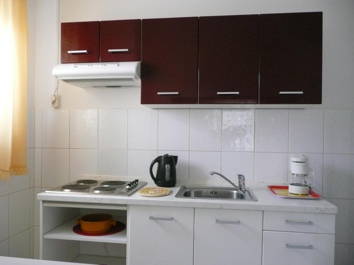 Toni, Borik Apartment